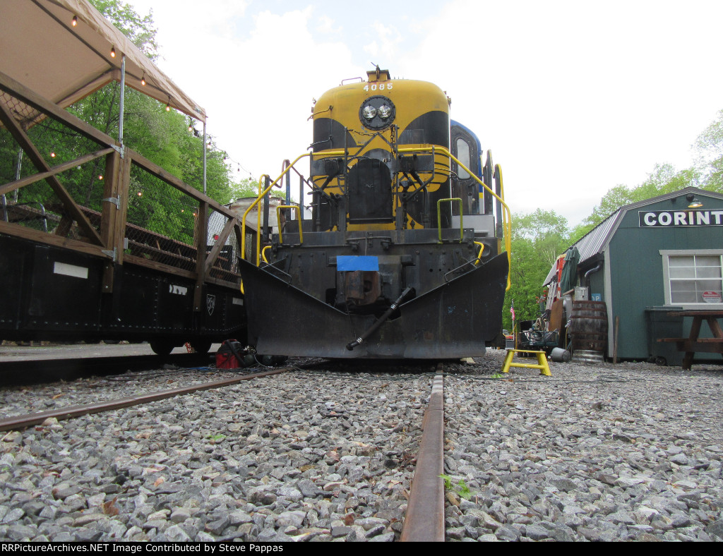 D&H 4085 being restored